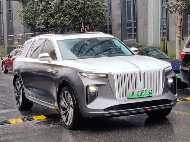 Hongqi E-HS9 (Хунці Е-ХС9) кросовер — 2