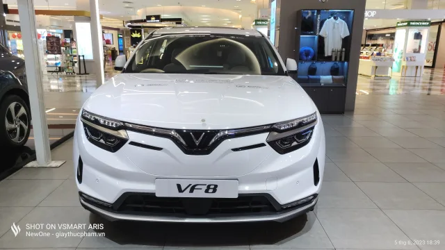 VinFast VF 8 кросовер — 2