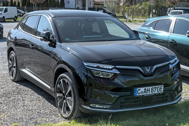 VinFast VF 8 кросовер — 3