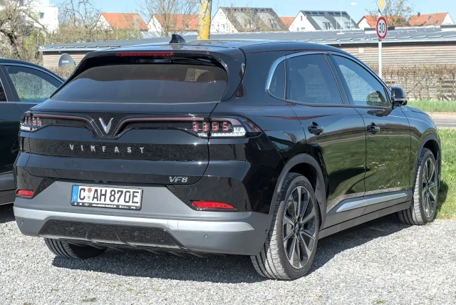 VinFast VF 8 кросовер — 4