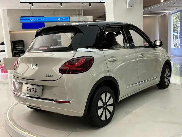 Wuling Bingo (Вулін Бінго) хетчбек — 4