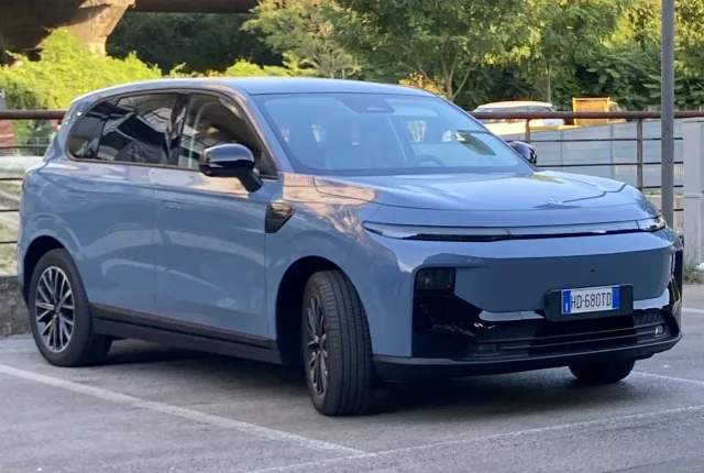 Leapmotor B10 кросовер — 3