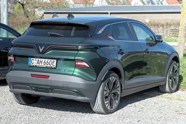 VinFast VF 6 кросовер — 2