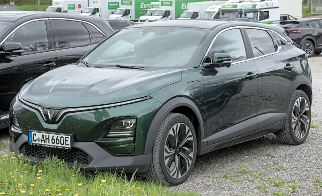 VinFast VF 6 кросовер — 6