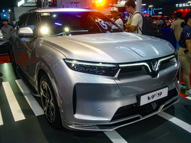 VinFast VF 9 кросовер — 4