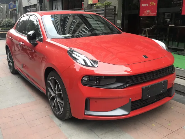 Lynk & Co 03 седан — 2