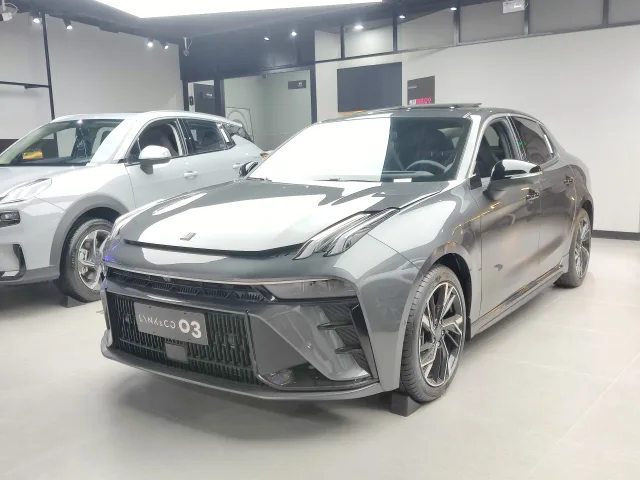Lynk & Co 03 седан — 4