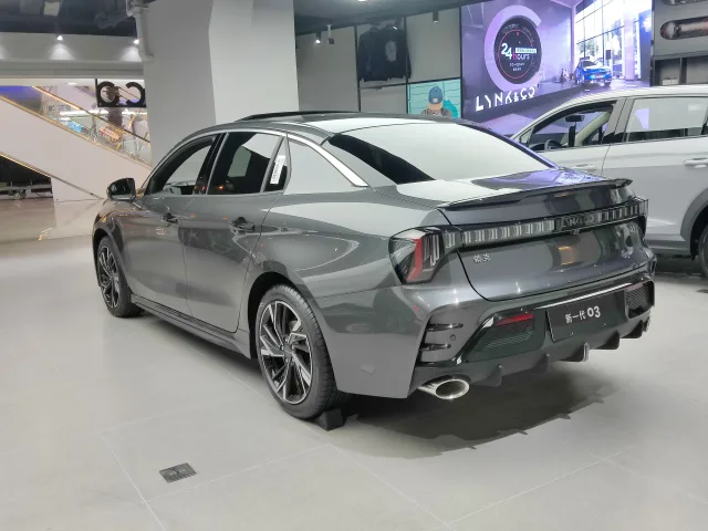 Lynk & Co 03 седан — 5