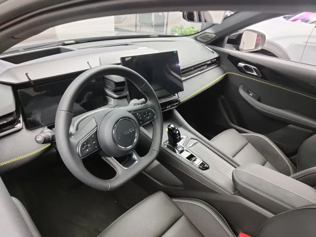 Lynk & Co 03 седан — 6