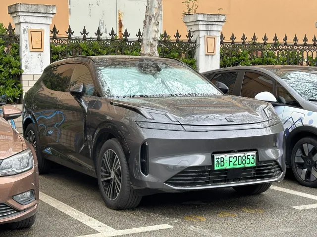 Lynk & Co 08 кросовер — 6