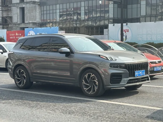 Lynk & Co 09 кросовер — 5