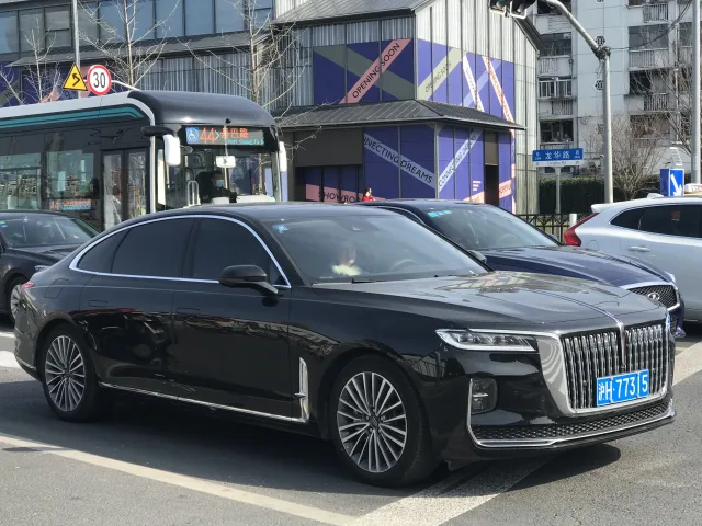 Hongqi H9 седан