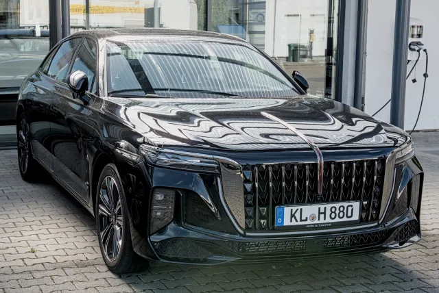 Hongqi H9 седан — 2