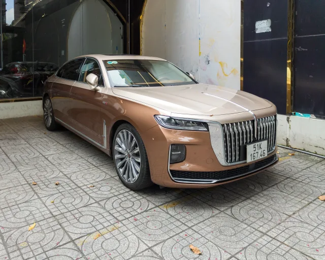 Hongqi H9 седан — 3