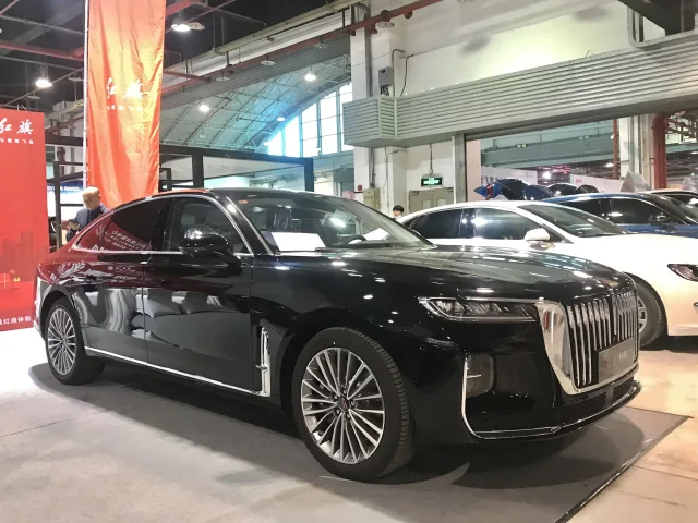 Hongqi H9 седан — 5