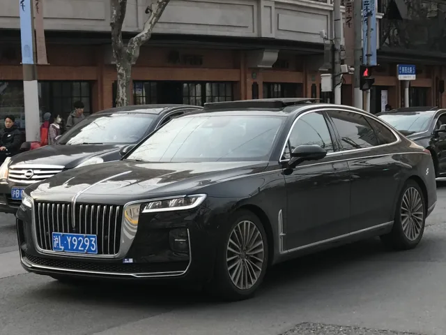 Hongqi H9 седан — 7