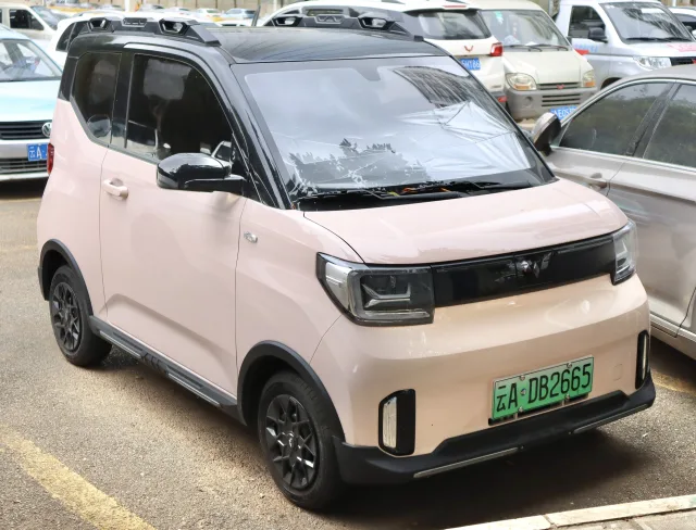 Wuling Hongguang Mini EV (Вулін Хунгуан Міні) хетчбек