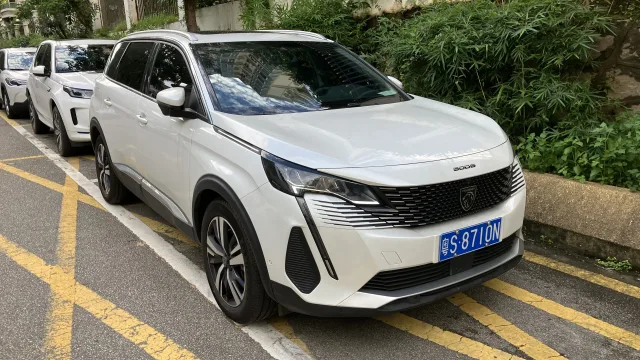Peugeot 5008 III кросовер — 3