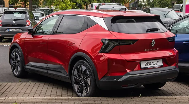 Renault Scenic E-Tech кросовер — 6