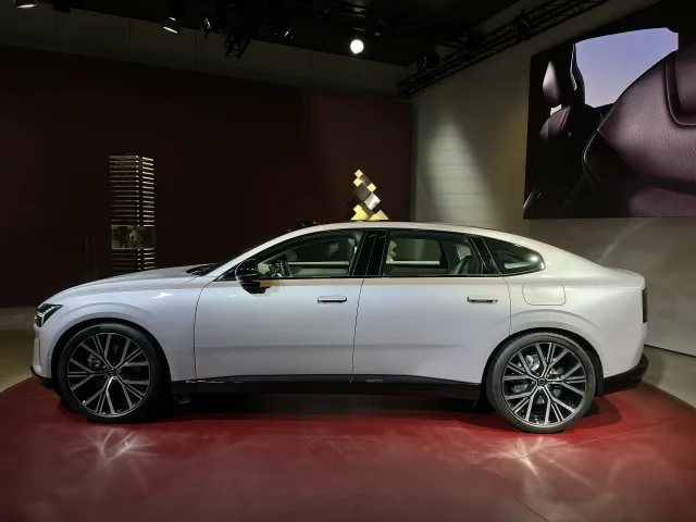 Volvo ES90 ліфтбек — 4