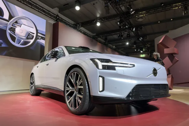 Volvo ES90 ліфтбек — 5