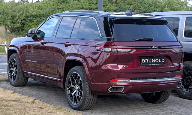 Jeep Grand Cherokee WL кросовер — 3