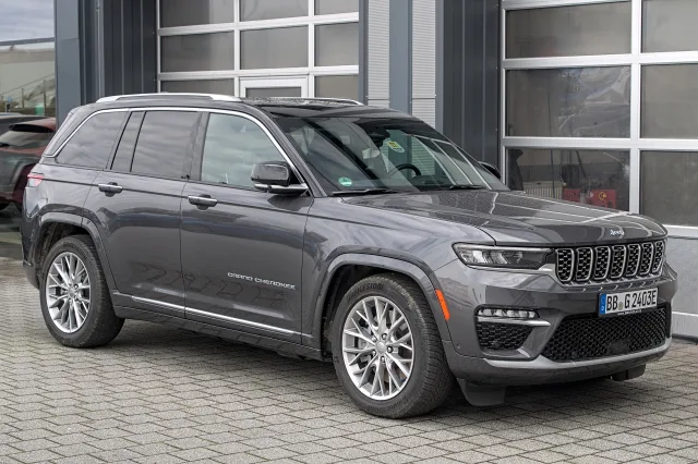 Jeep Grand Cherokee WL кросовер — 4