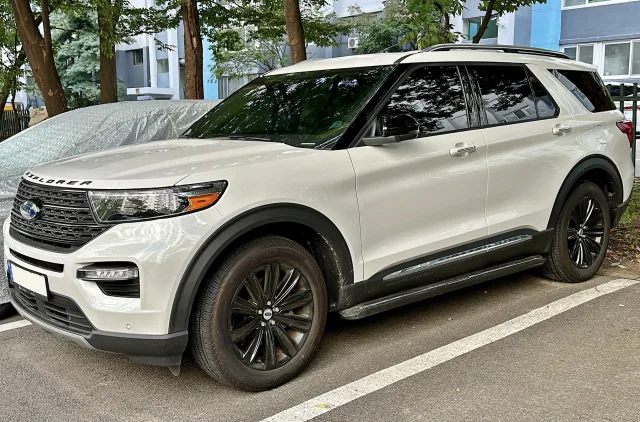 Ford Explorer VI кросовер — 3