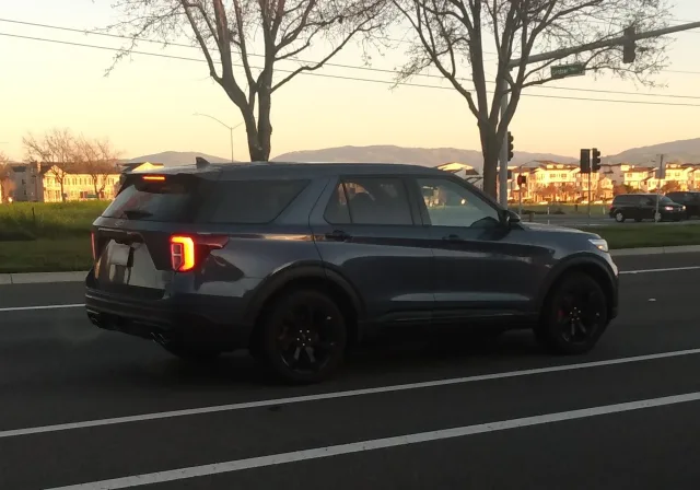 Ford Explorer VI кросовер — 6