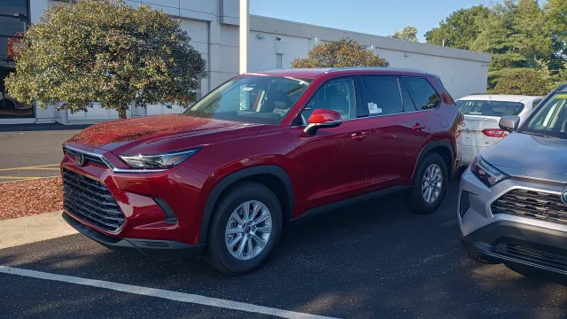 Toyota Grand Highlander кросовер — 3
