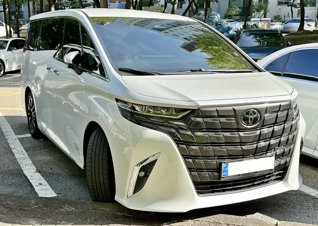 Toyota Alphard IV мінівен — 2