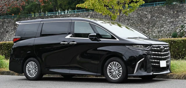 Toyota Alphard IV мінівен — 4