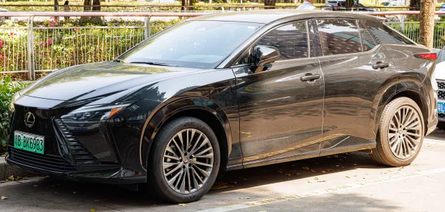 Lexus RZ кросовер — 2