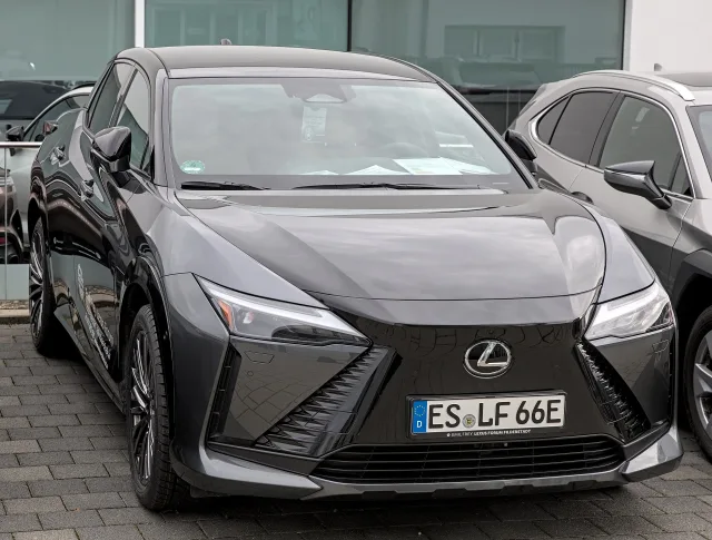 Lexus RZ кросовер — 5