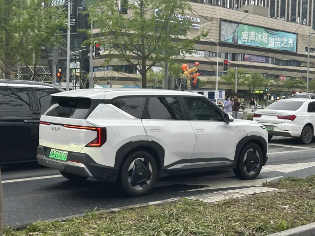 KIA EV5 кроссовер — 4