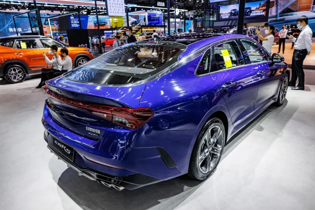 KIA K5 DL3 седан — 4