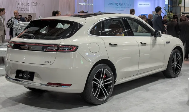 Aito M5 кросовер — 2