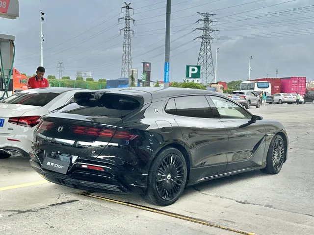Denza Z9 седан — 3