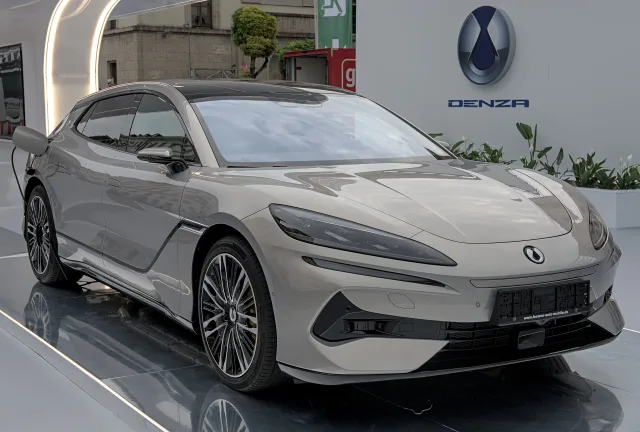 Denza Z9 седан — 5