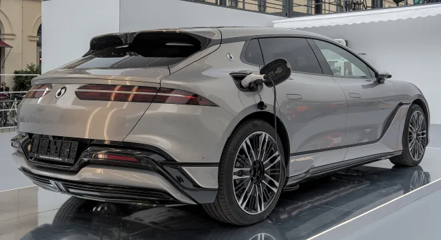 Denza Z9 седан — 6
