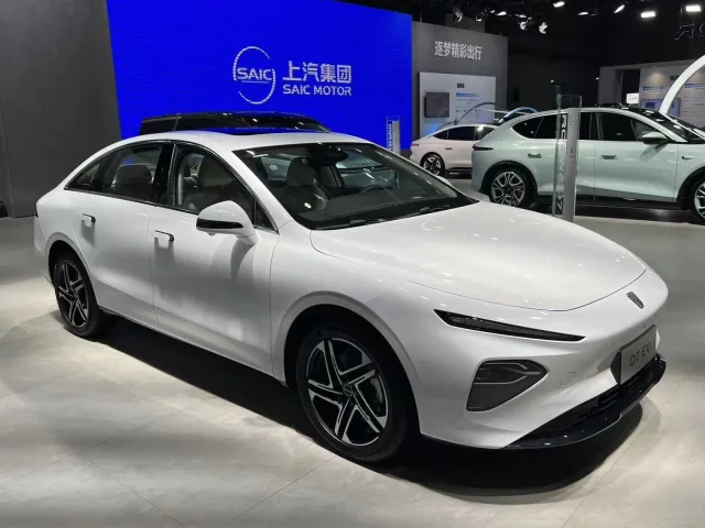 Roewe D7 седан — 5
