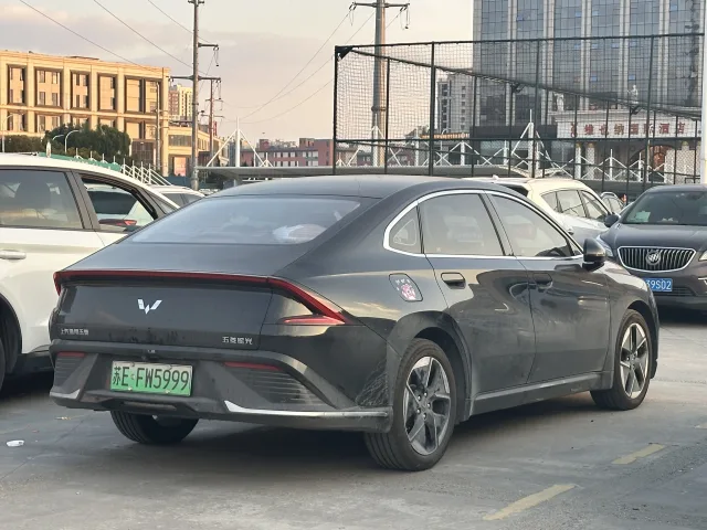 Wuling Xingguang EV 510 — 4