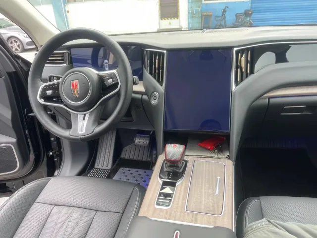 Hongqi HS7 2.0T AT — 4