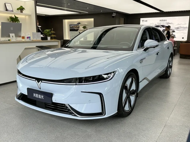 Voyah Passion EV AWD