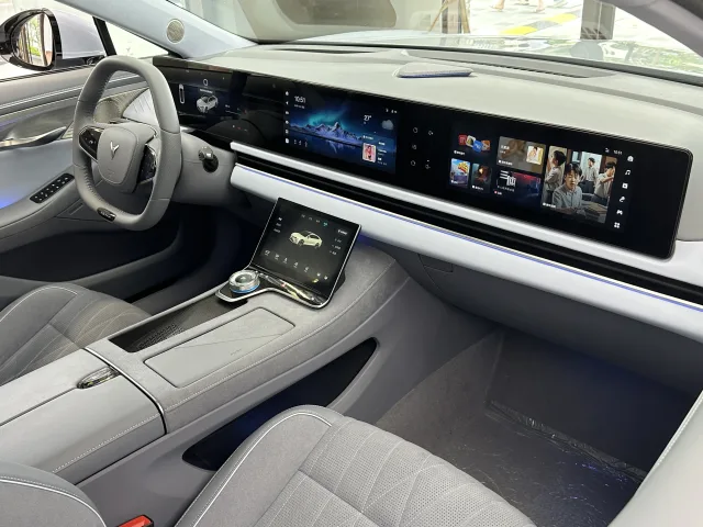 Voyah Passion EV AWD — 3