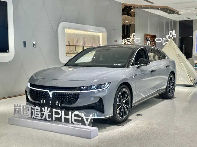 Voyah Passion EV AWD — 4