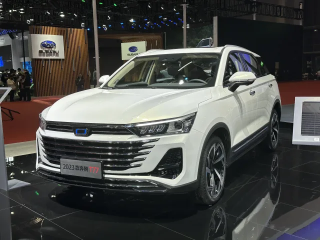 Bestune T77 crossover — 2