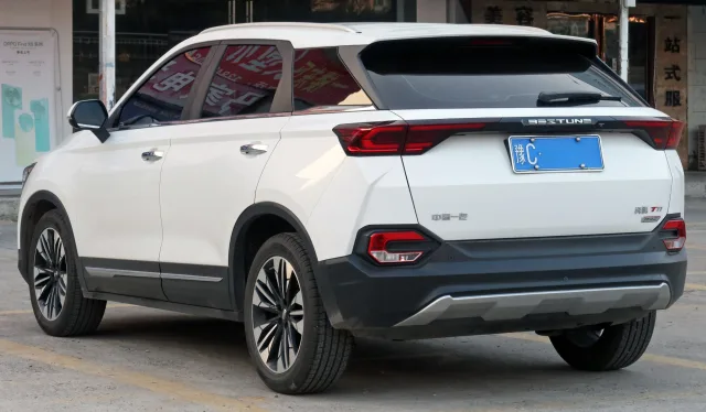 Bestune T77 crossover — 4