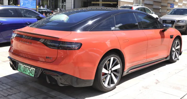 Luxeed S7 sedan — 4