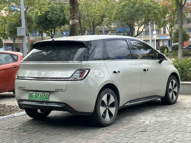 Baojun Yunduo EV — 4